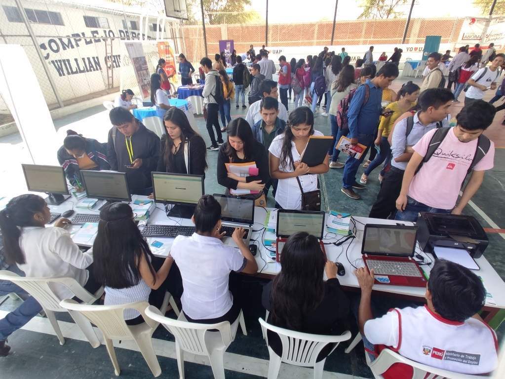 UAP Y EL GOBIERNO REGIONAL DE PIURA REALIZARON FERIA 